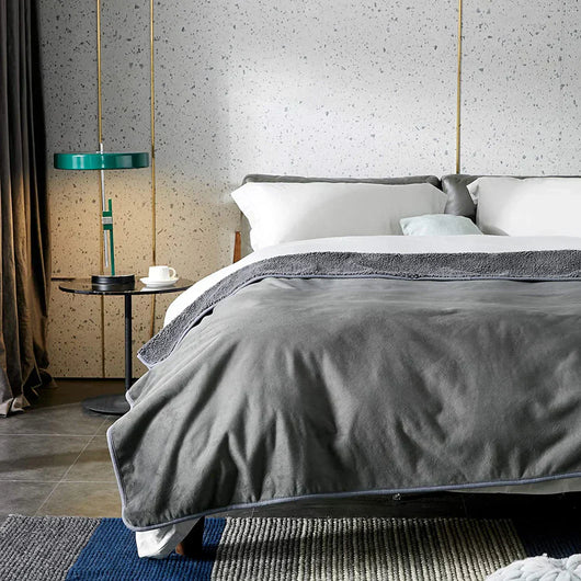 Spritzwassergeschützte Decke